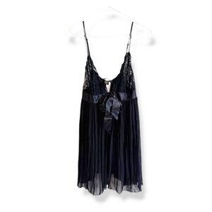 Victoria's Secret Babydoll Lingerie Black Lace Pleated Chemise Size Large NWT